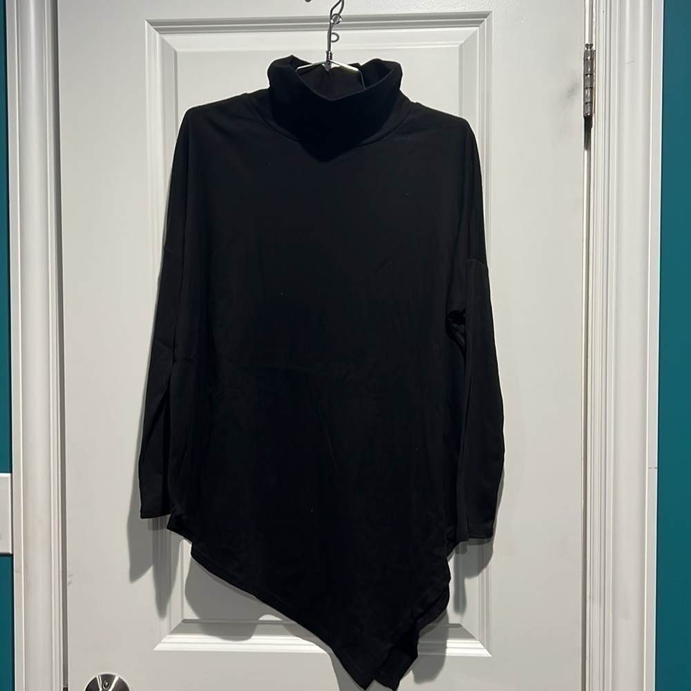 LEVACCA turtleneck sweater. Size small. NWT.